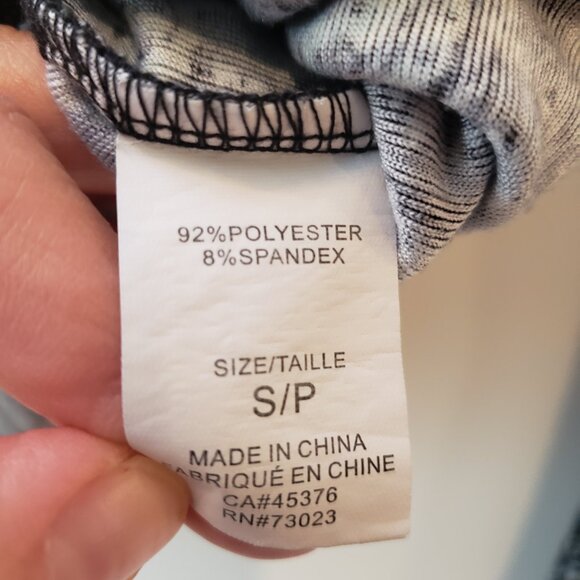 Bundle of two women's size small floral tops, blue off the shoulder & bl… - Picture 6 of 11